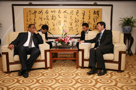 外交部副部长翟隽会见苏丹全国大会党对外关系部部长甘杜尔