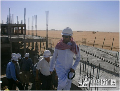 沙特住房部南方部部长阿卜杜拉对中铁十五局沙特奈季兰公共住宅项目表示满意