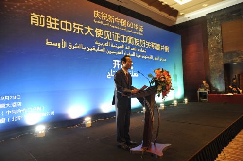 秦勇走进国务院前副总理、前外交部长黄华家中收集珍贵历史图片