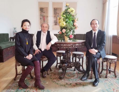 秦勇拜会黎巴嫩驻华临时代办哈提姆·纳斯鲁拉