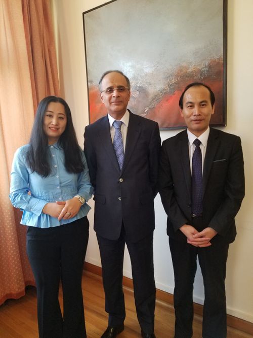 秦勇裴菲拜会突尼斯驻华大使迪亚·哈立德