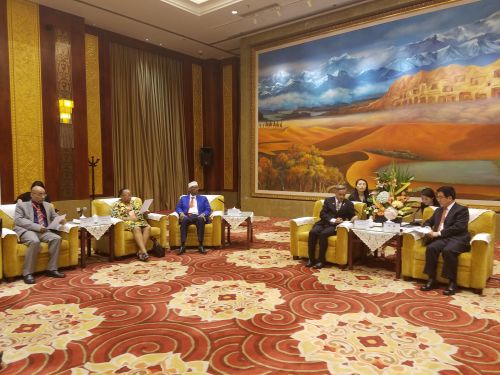 甘肃省委书记林铎会见参加兰洽会的驻华大使一行